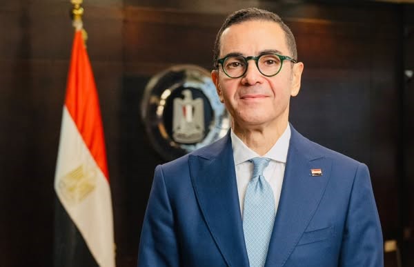الخطيب يستعرض خطط توسعات الشركات بالمنطقة الحرة بمدينة نصر
